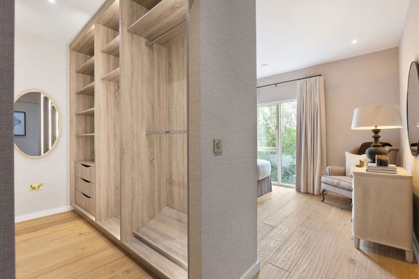 4.-Walk-in-Wardrobe-2